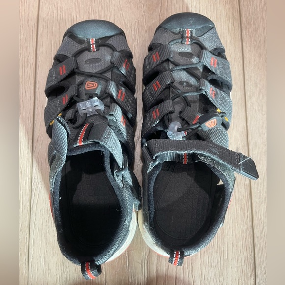 Great Condition Kids Keens Sandals SZ 2 - Picture 1 of 3